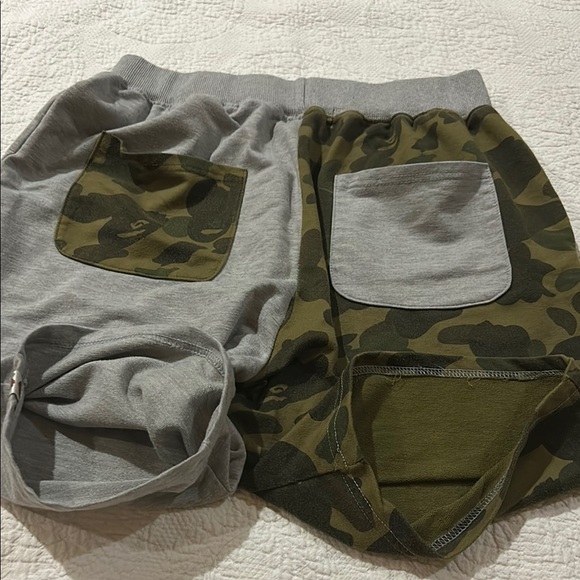 Bape The Bathing Ape Split Camo Shark Shorts. Small/Medium. - Picture 14 of 16
